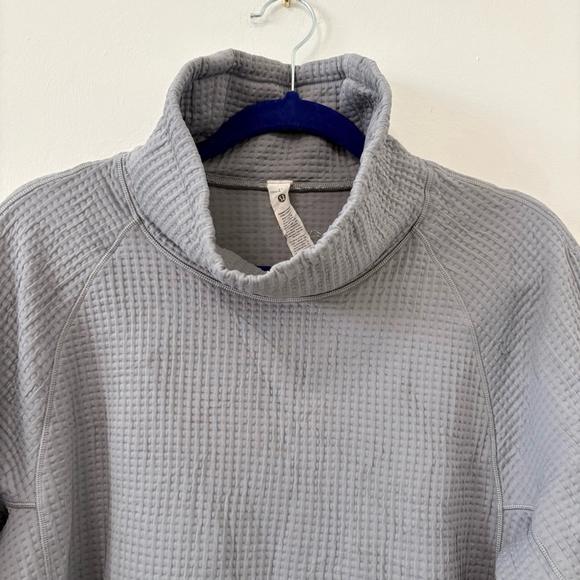 Lululemon Waffle Knit Funnel Neck Long Sleeve Rhino Grey Sz 12 - Picture 2 of 9
